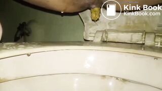 Asian girl shitting - video 8