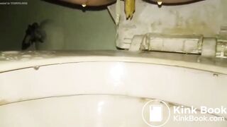 Asian girl shitting - video 8