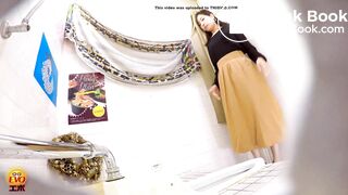 Toilet voyeur at the popular female café bar.