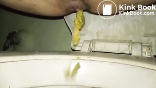 Girl shitting again