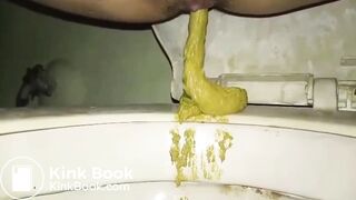 Girl shitting again