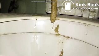 Girl doing a poo - video 2