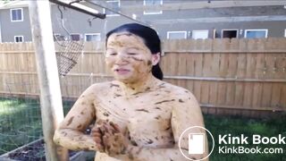 I AM DUNG rubbing shit on herself for the neighbours