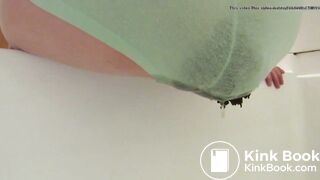 Shitting and pissing in panties - video 2