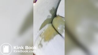 UniQueen shits herself in public in a store