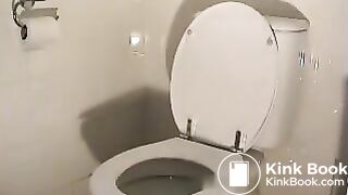 Sexy Anna shitting on toilet