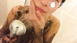 Dirty amateur milf washing off shit