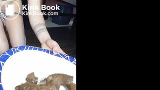Girl fart and shit in a plate!!!