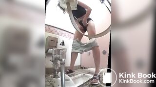 JAPANESE POOP TOILET VOYEUR 226
