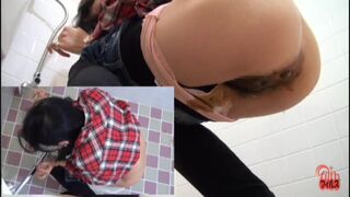 Desperate Piss and Shit in Subway Toilet (4/5)