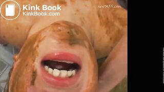 Girl pisses in her mouth