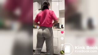 Hot Girl Poop on Toilet and Fart Naked