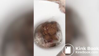 YUMMY SHIT ON TOILET