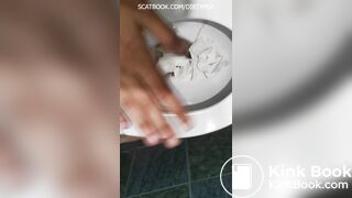 YUMMY SHIT ON TOILET