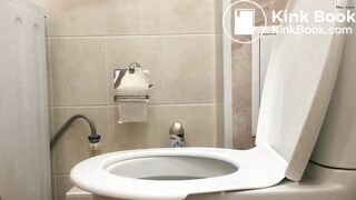 Her Butt Pumps Out Shits