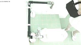 This is how to use a Japanese style toilet !!