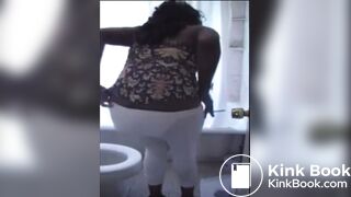 Ebony milf can’t make it to the bathroom in time