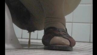 MATURE WOMAN TOILET VOYEUR DIARRHEA 03