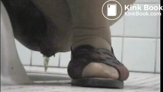 MATURE WOMAN TOILET VOYEUR DIARRHEA 03
