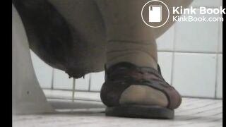 MATURE WOMAN TOILET VOYEUR DIARRHEA 03