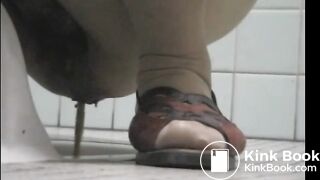 MATURE WOMAN TOILET VOYEUR DIARRHEA 03