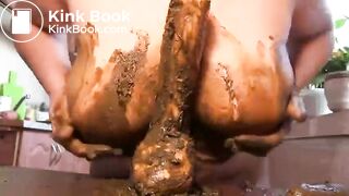 Russian fucks her ass witha shitty dildo