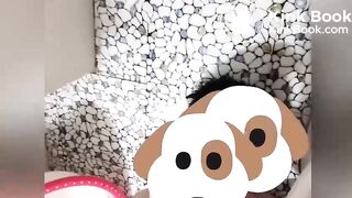 Ông bạn được vợ ỉa vào miệng