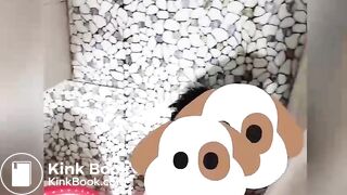 Ông bạn được vợ ỉa vào miệng