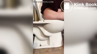 Sexy white girl pooping huge logs