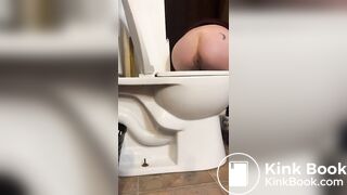 Sexy white girl pooping huge logs