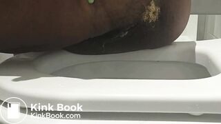 Ebony can't stop shitting