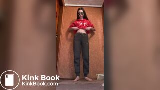woman pooping on the floor - video 162