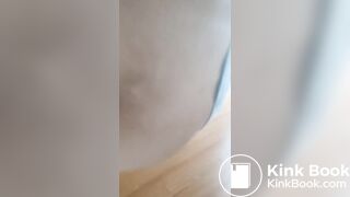 Chinese toilet 巨刺激，直接手伸过去把屎偷了，女的回头一脸懵逼：我屎呢？
