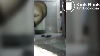 Andriana hace un desastre apestoso