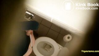 Redhead girl poops