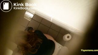 Redhead girl poops