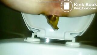 She big long and thick poop