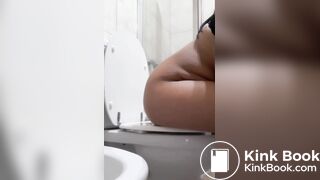 Thicc Latina takes a poop [ORIGINAL]