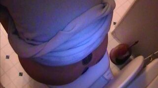 Destiny pooping