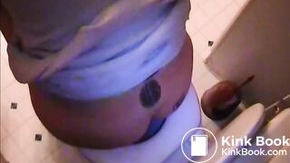 Destiny pooping