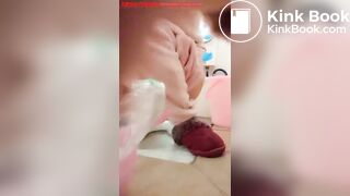 Chinese girl pooping - video 39