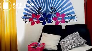 Cam girl shit while streaming