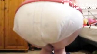 Girl diaper poop - video 3