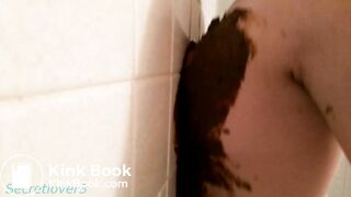 Scat play in the shower
