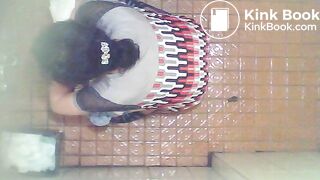 Korean aunty pooping