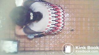 Korean aunty pooping