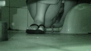 Koeran girl pooping nicely