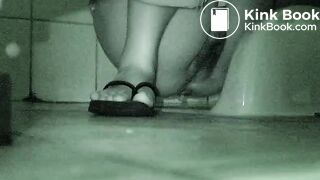 Koeran girl pooping nicely