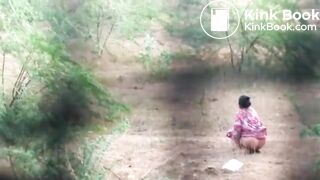 desi aunty takes a dump in the open