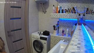 Woman pooping in Toilet 122